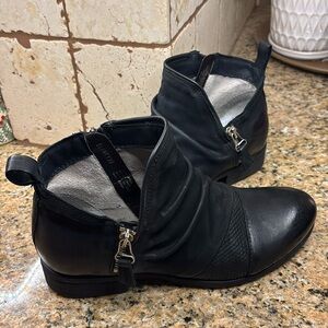 Mix Mooz Slinky Boots